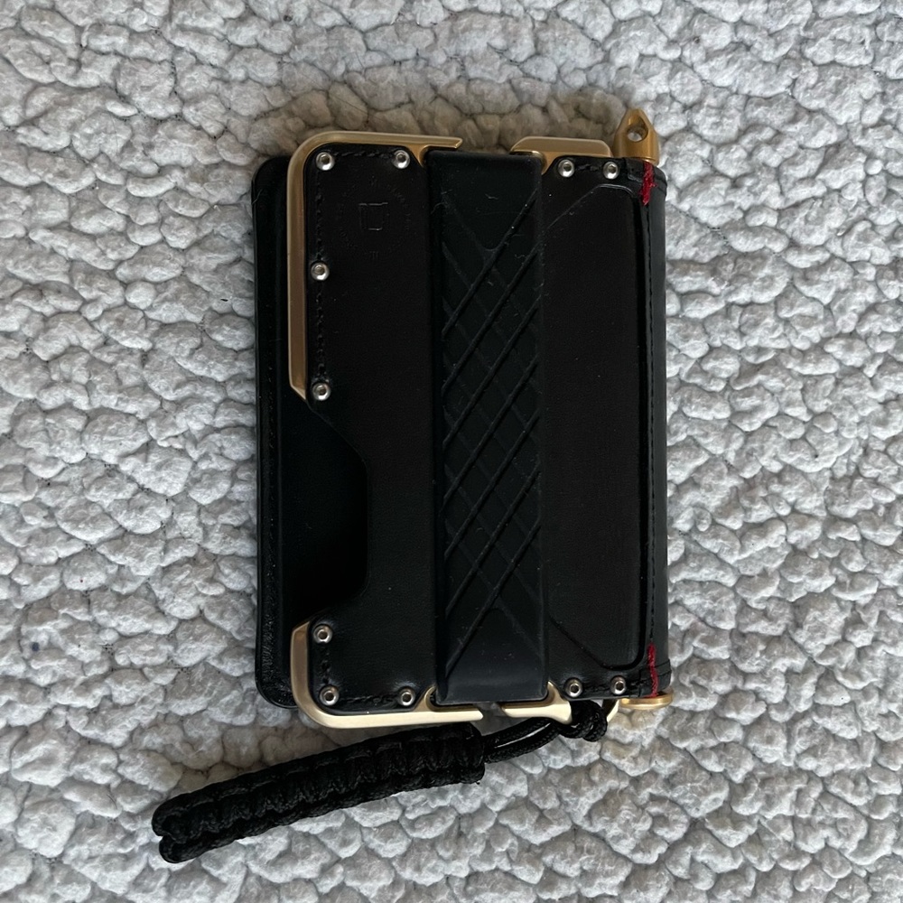 Dango Goldfinger James Bond 007 Pocket Wallet + Battery